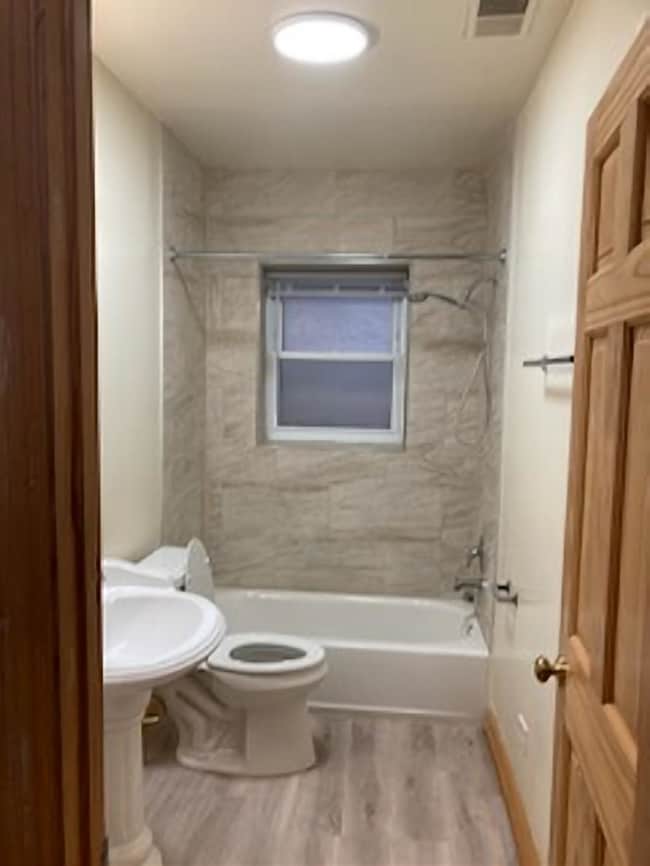 Baño principal - 7303 N Wolcott Ave