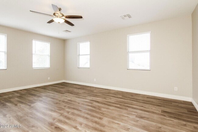 Building Photo - 3002 S 101st Ln