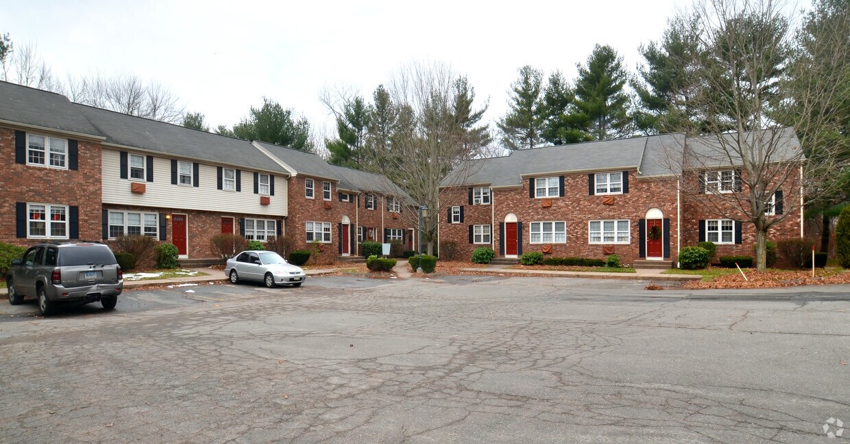 Front of Building Photo - Follybrook Apartments