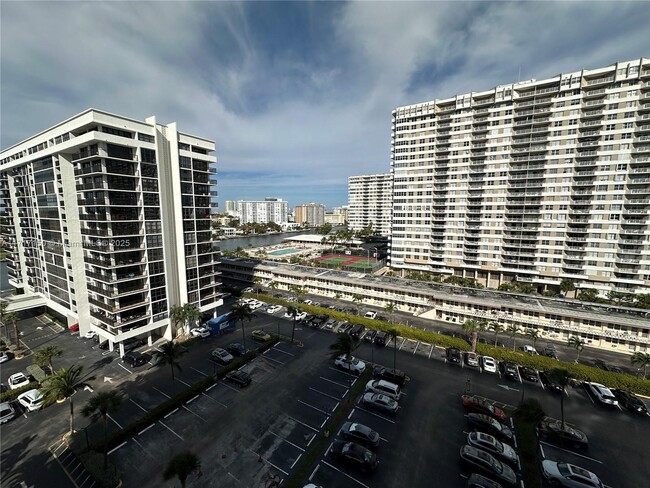 Building Photo - 2049 S Ocean Dr