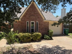 Building Photo - 2111 Margalene Way