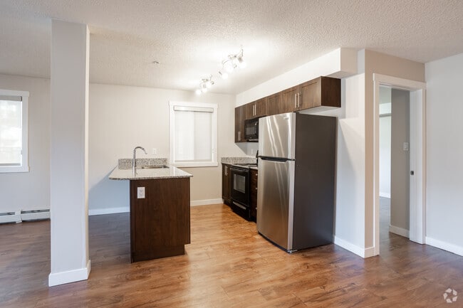 2BR, 2BA - 988SF - Village at the Hamptons