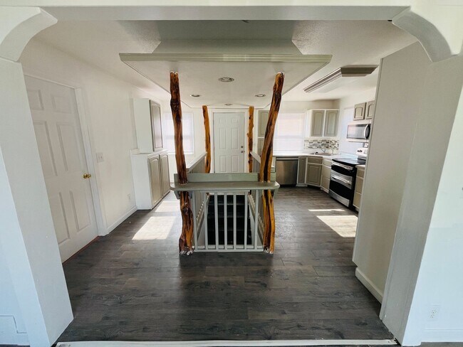 Foto del edificio - 4 bed, 3 bathroom Home
