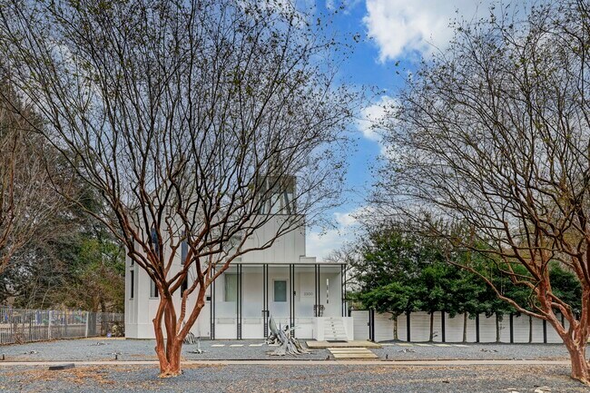 Foto del edificio - 2200 Harvard St