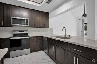 Building Photo - 77623 Woodhaven Dr S