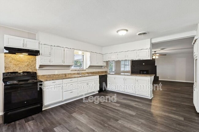 Photo - 7009 Corona Dr House
