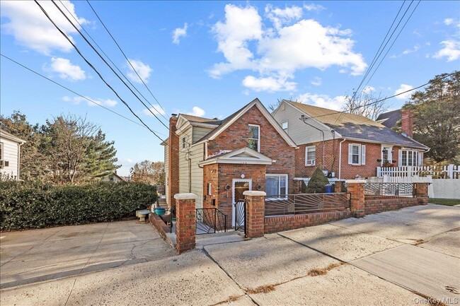 Building Photo - 124 Alexander Ave