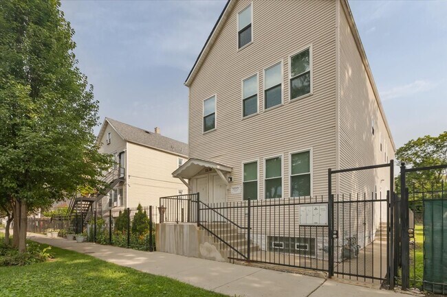 Foto del edificio - 1234 W 49th Pl