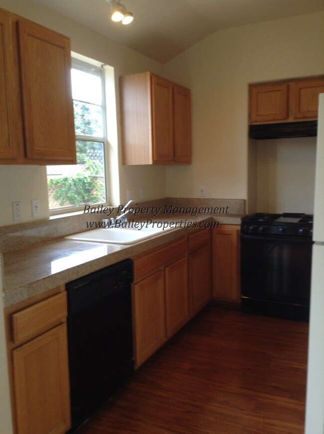 Building Photo - Gorgeous Santa Cruz Home!!