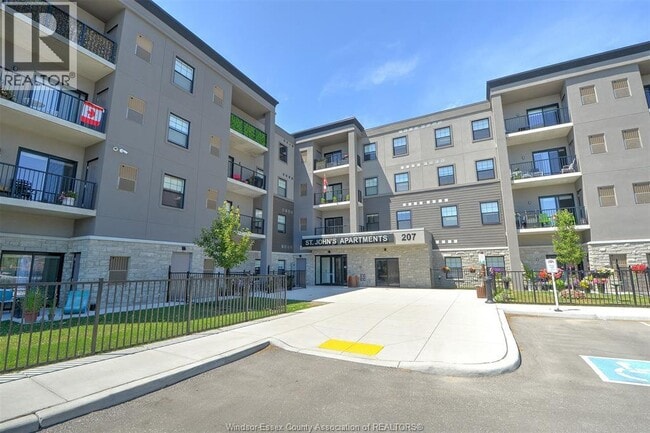 Building Photo - 207 Brock St