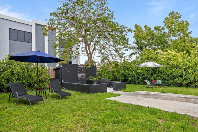 Building Photo - 2788 SW 33rd Ct