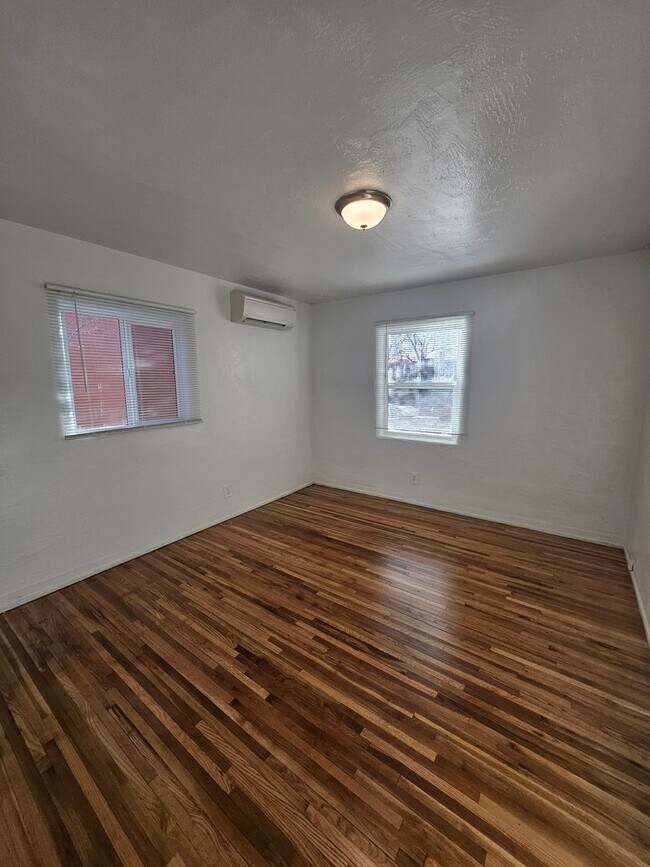 Foto del edificio - 1216 Columbia Dr NE