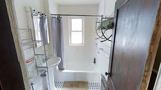 Foto del edificio - 243 Summer St