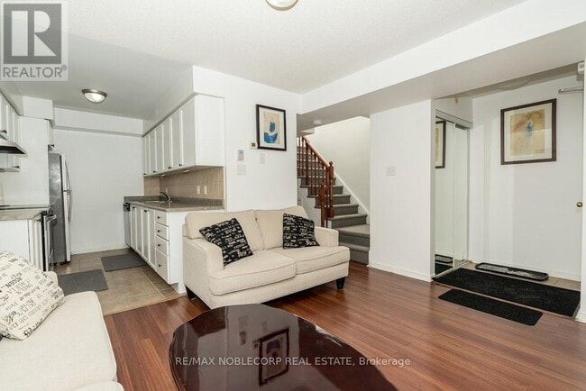 Building Photo - 4975 Southampton Dr