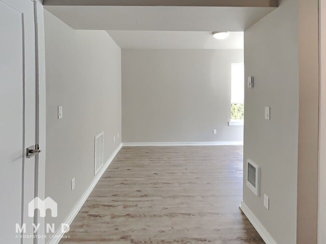 Building Photo - 17231 SW Goldcrest Ln