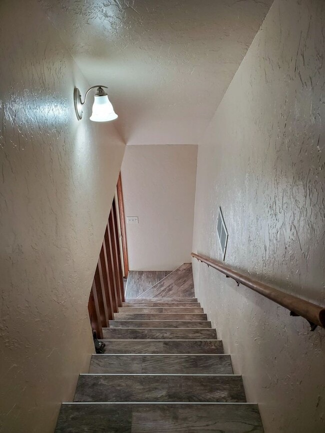 Building Photo - 1812 E Chandler Dr