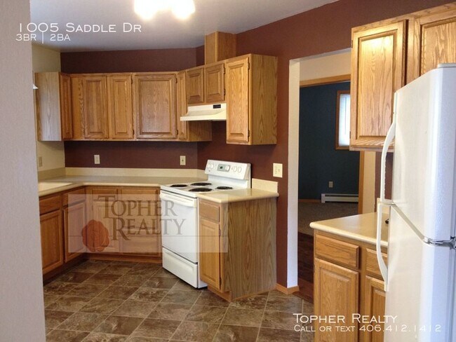 Building Photo - 1005 Saddle Dr