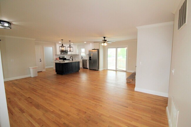 Building Photo - 915 Bobwhite Pl