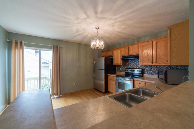 Foto del edificio - 5765 High Rock Dr
