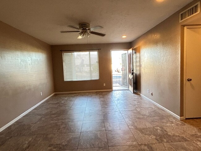 Foto del edificio - Stunning 3 Bedroom 2 Bath