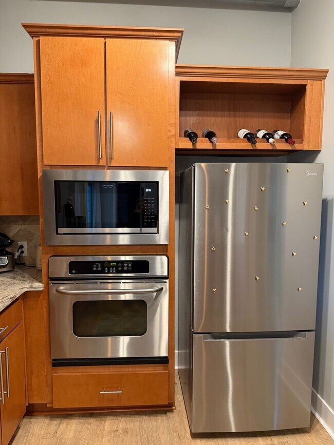 Building Photo - Two Bed/Two Bath Condo in Downtown