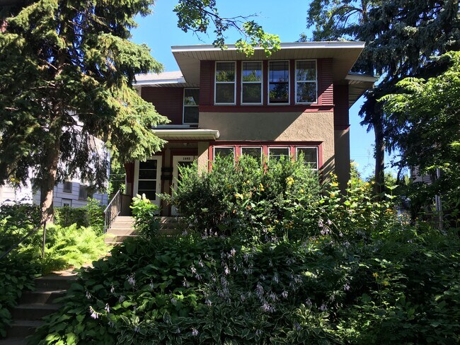 Building Photo - 1695 Van Buren Ave