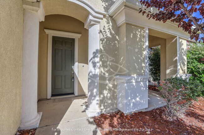 Building Photo - 3 bedroom, 2 bathroom Charming Plumas Lake...