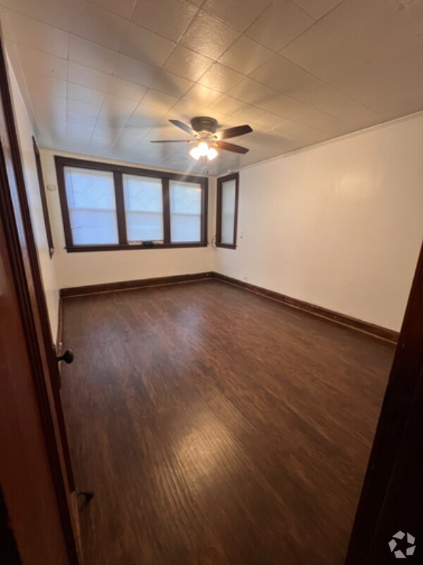 Building Photo - 4449 W Walton St