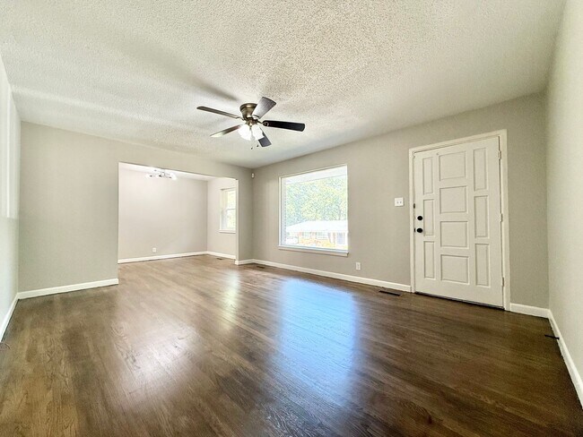 Building Photo - 25 Woodcliff Cir
