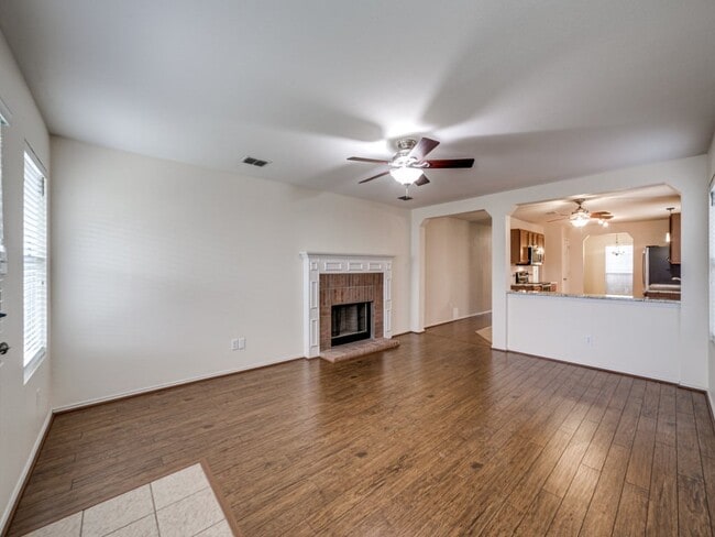 Building Photo - 216 Weeping Willow