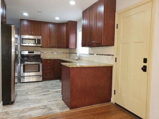 Foto del edificio - 729 S Chestnut Ave