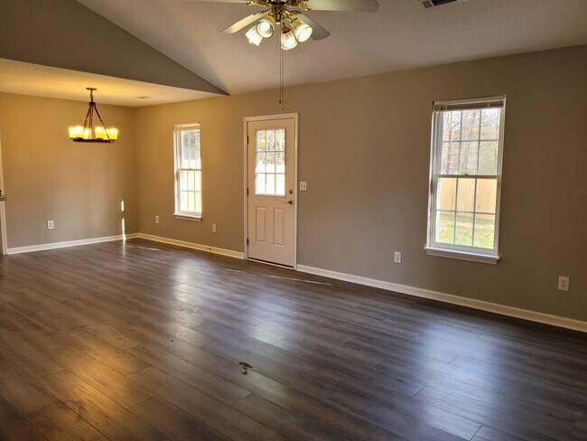 Building Photo - 113 Tall Willow Dr