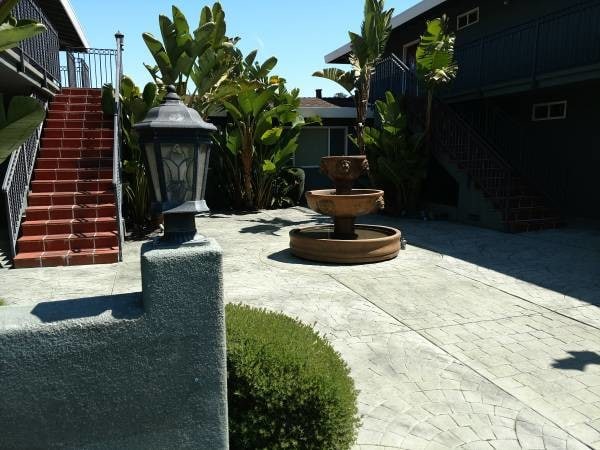 Primary Photo - 2180 Carlmont Dr