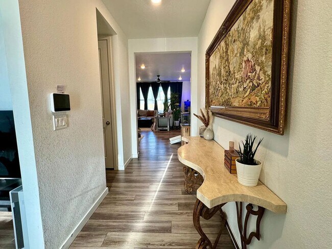 Foto del edificio - 10208 Vaughn St
