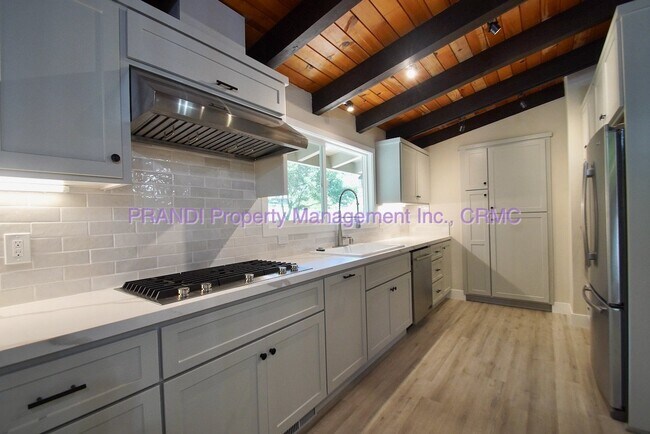 Foto del edificio - Beautifully Remodeled Corte Madera Home!