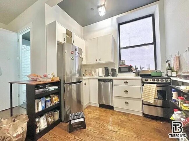 Building Photo - 3 bedroom in Brooklyn NY 11238