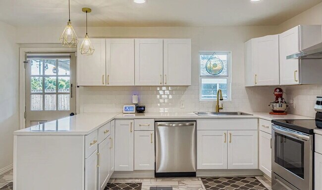 Foto del edificio - Updated Garland Home