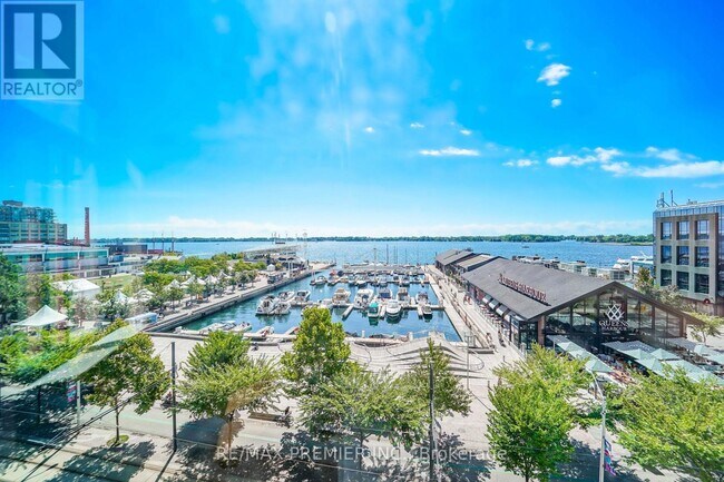 Photo du bâtiment - 250 Queens Quay W