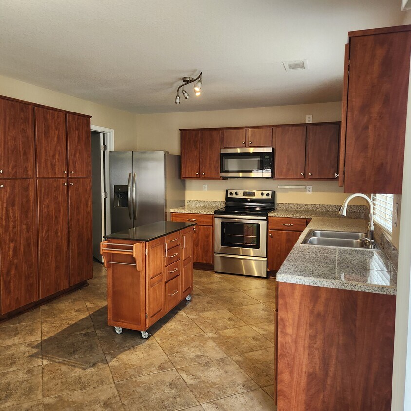 Foto principal - 4976 N Perth St