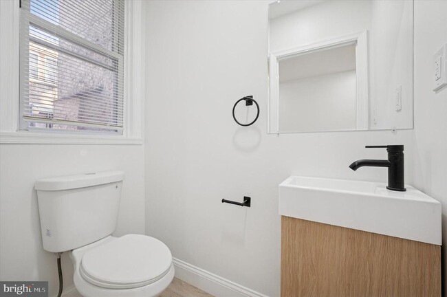 Foto del edificio - 3251 N Marston St