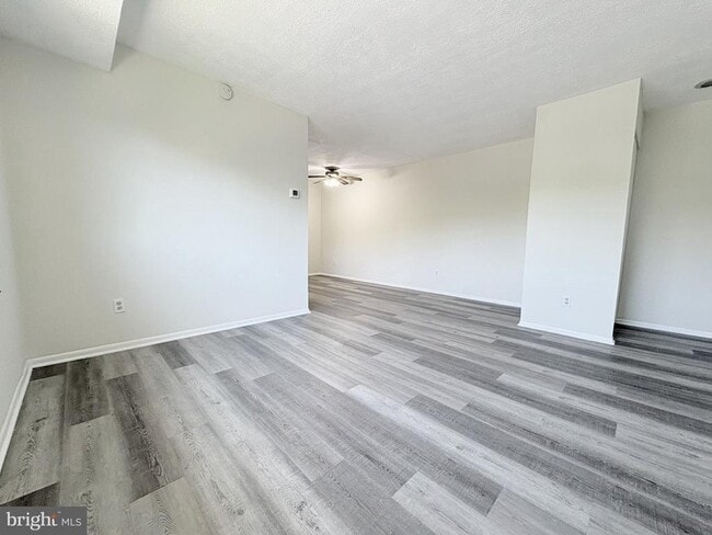 Foto del edificio - 11905 Tarragon Rd