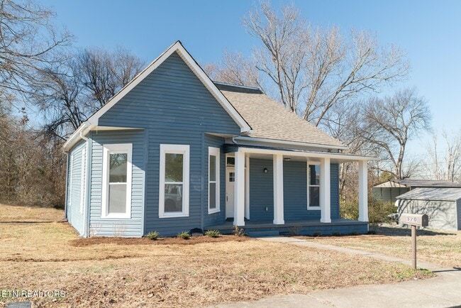 Building Photo - 570 Monroe St