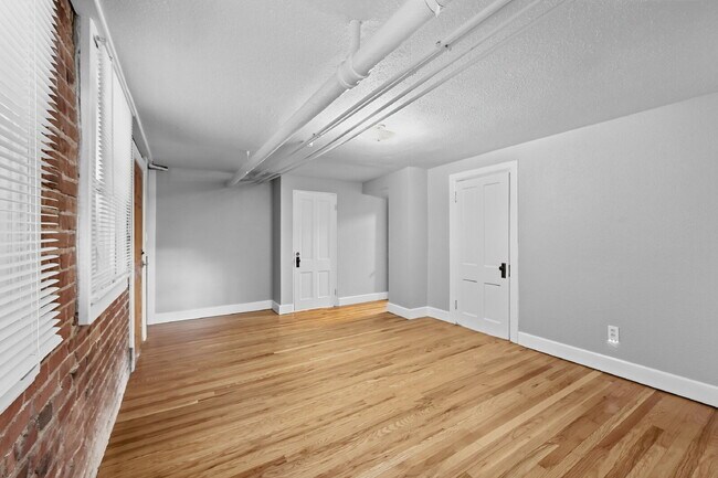 Foto del edificio - $1,240.95 - 2 bed/1 bath, Cheeseman Park Condo with All Utilities Included!