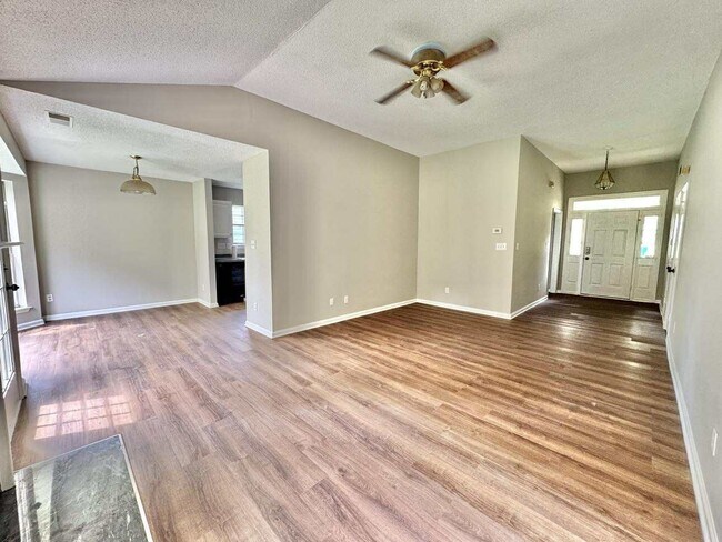 Photo - 2608 Clarencefield Dr House