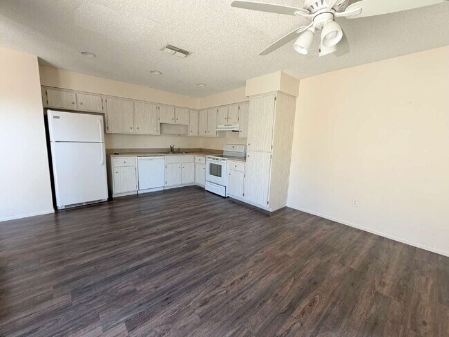 Foto del edificio - 7419 Canterbury St