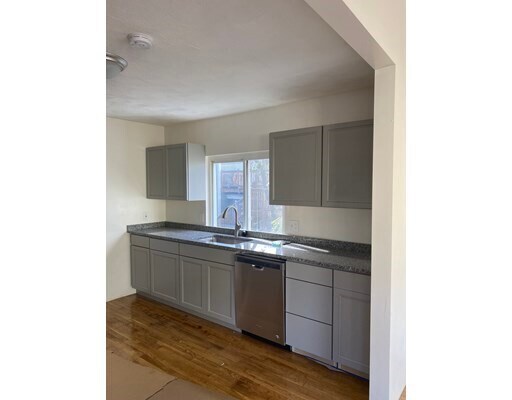 Building Photo - 20 Porter St