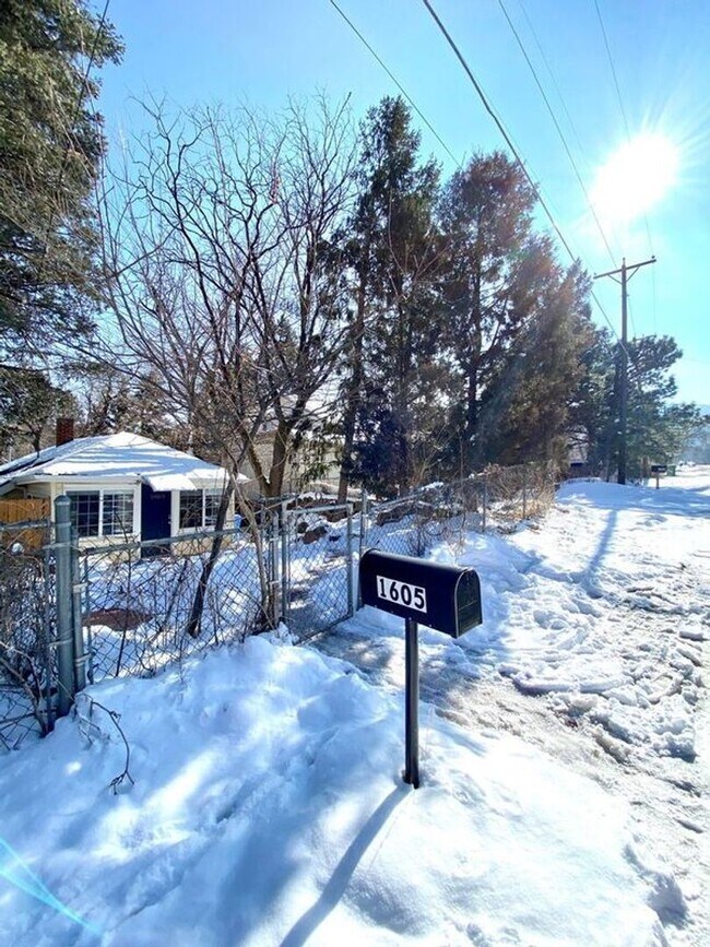 Building Photo - Studio, 1 bath House - 1605 Cheyenne Blvd