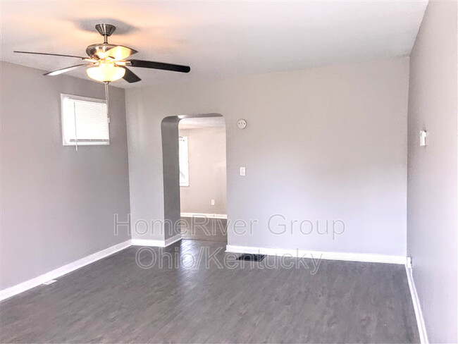 Foto del edificio - 8921 Railroad St