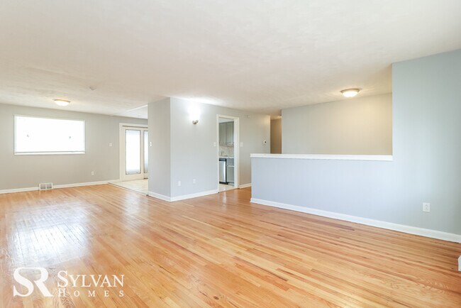 Building Photo - This lovely home is a must-see!