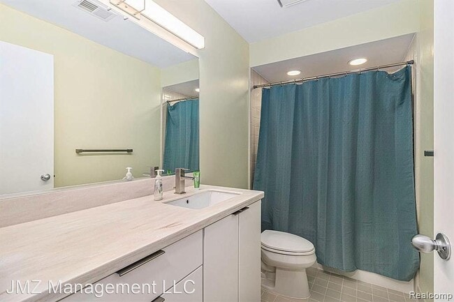 Foto del edificio - 2 br, 2 bath House - 30414 Orchard Lake Rd...